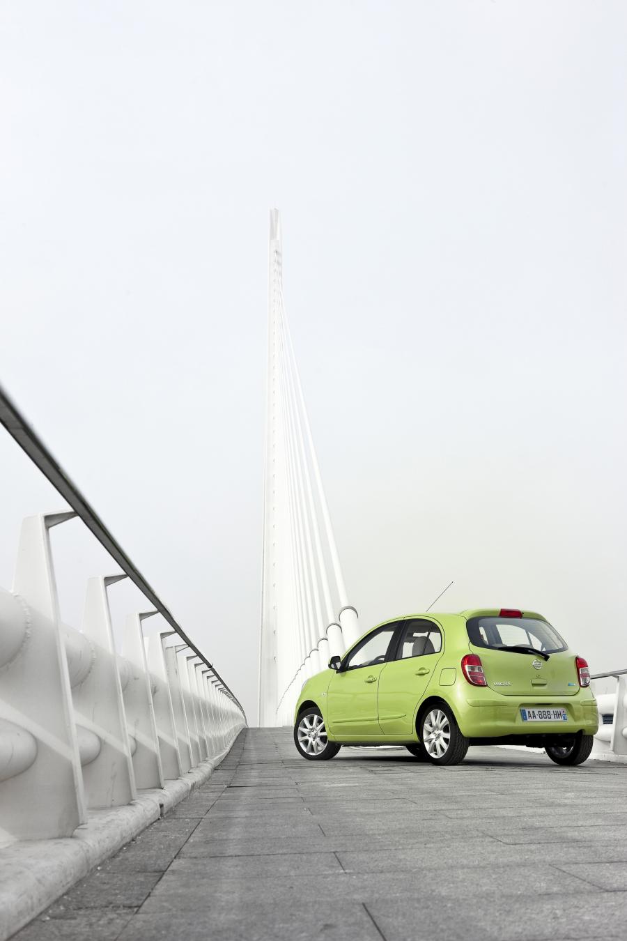  Nissan Micra 2010 года  (фото 37 из 70)